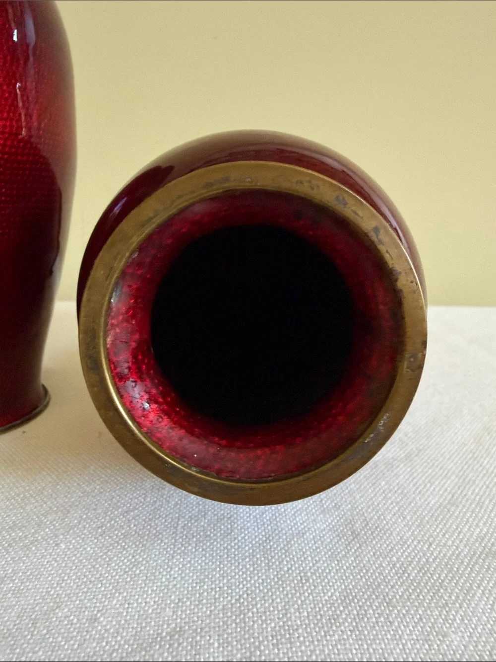Japaneses Yamamoto Red Cloisonné Vase Pair